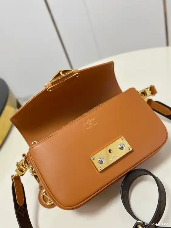 Aaa replica ru Vuitton Louis SWING 0623